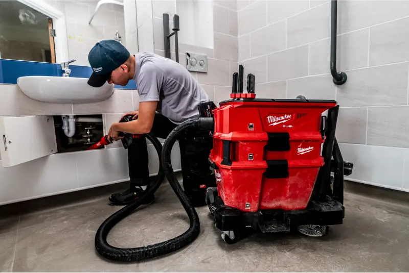 M18FVC23L-0 VYSÁVAČ L CLASS WET AND DRY, MI4933500141